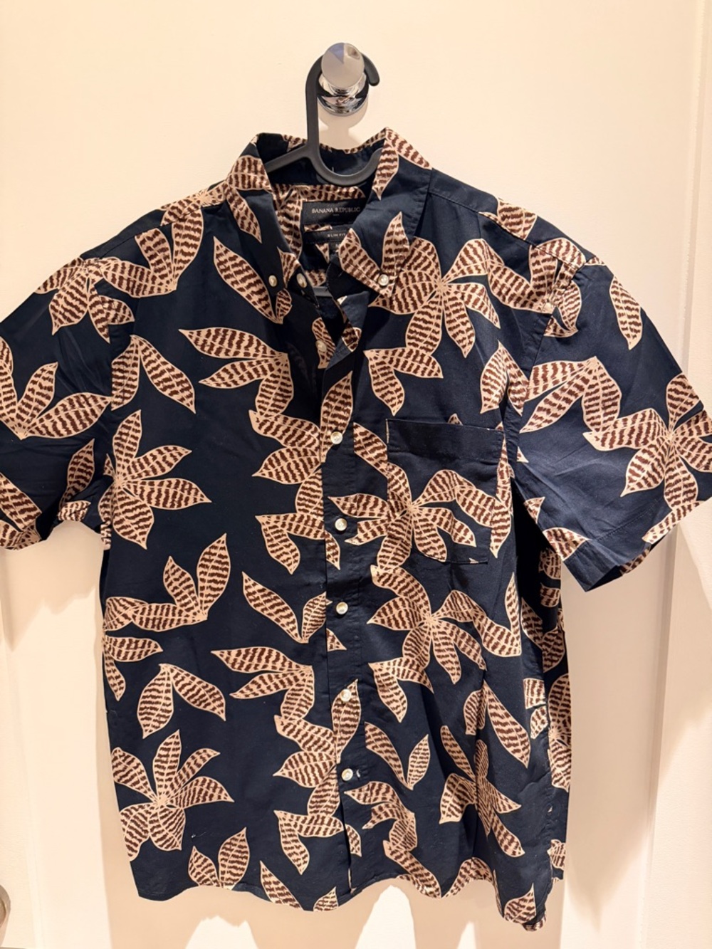 Banana Republic Navy & Tan Short-Sleeve Leaf-Print Button Shirt